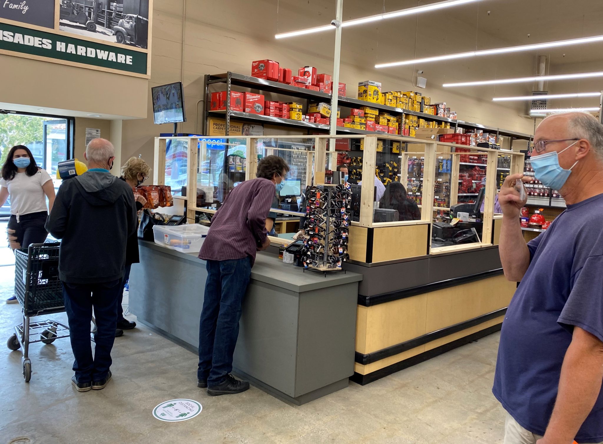 Businesses Begin Reopening in Pacific Palisades Circling The News